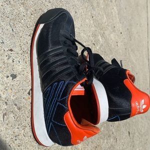 Adidas Black & Orange sneakers GUC SZ 7